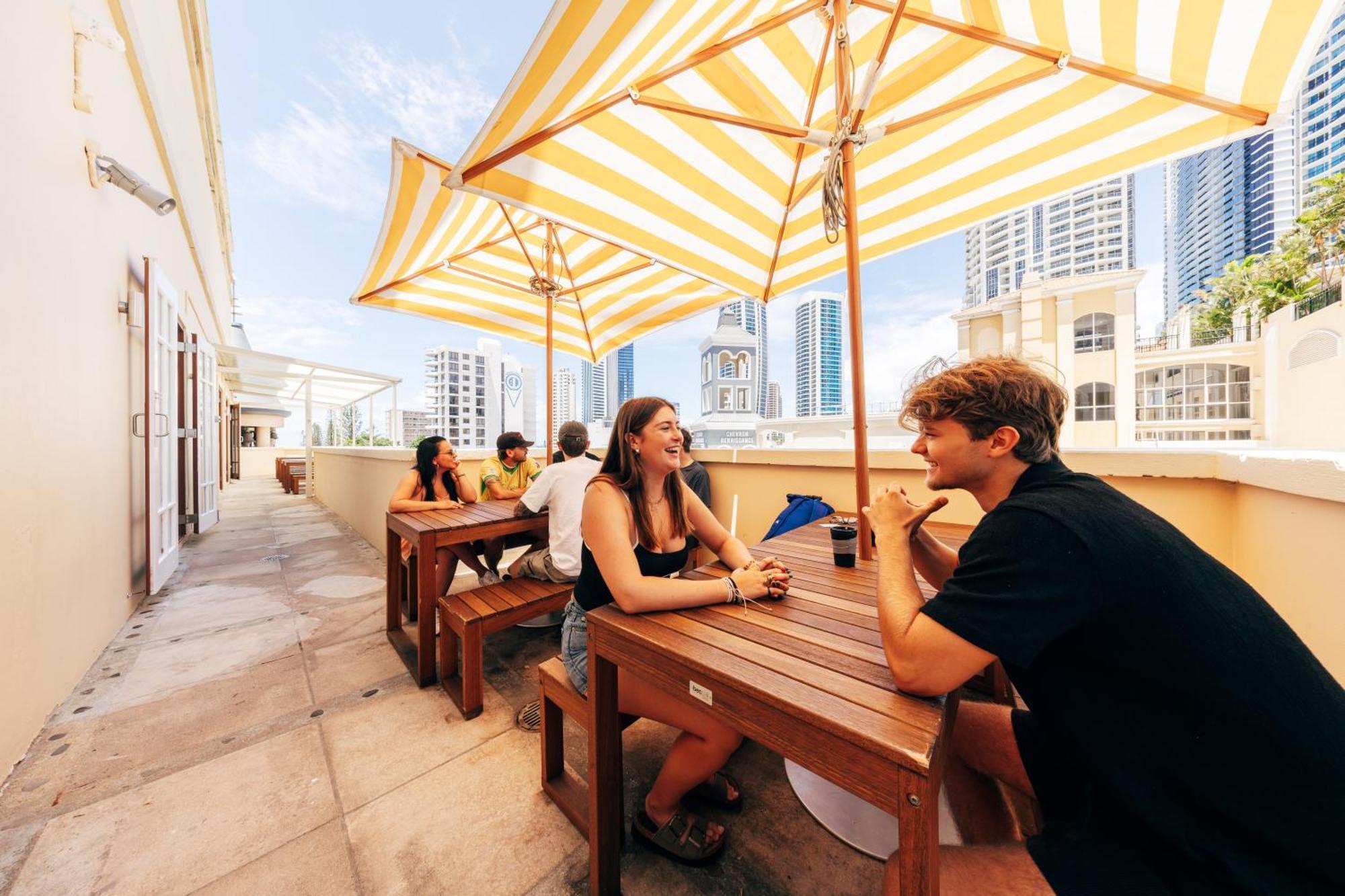 Maze Backpackers - Gold Coast Hostel Buitenkant foto