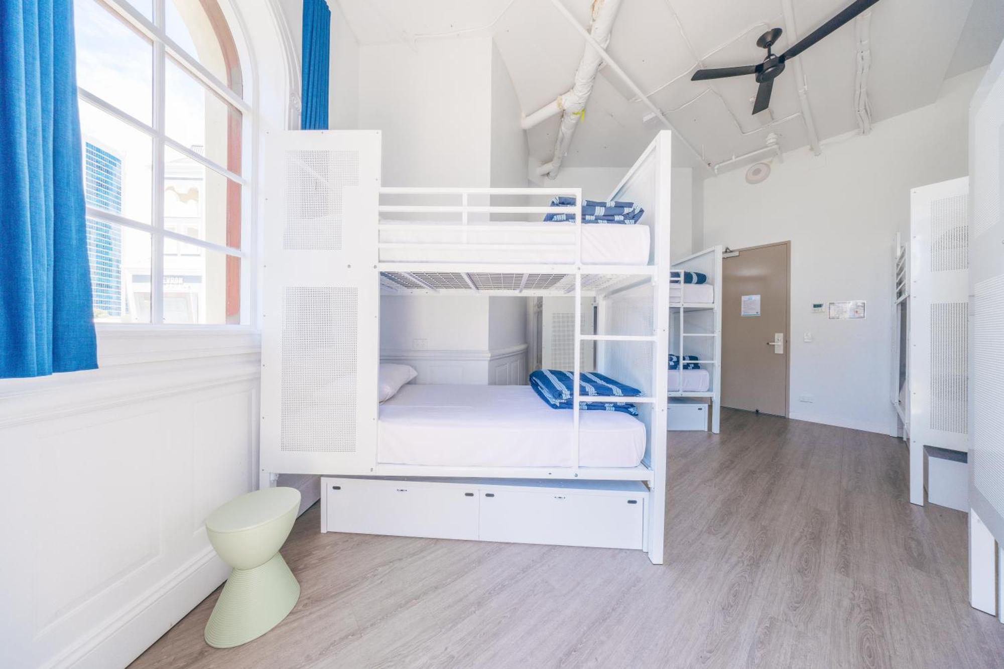 Maze Backpackers - Gold Coast Hostel Buitenkant foto