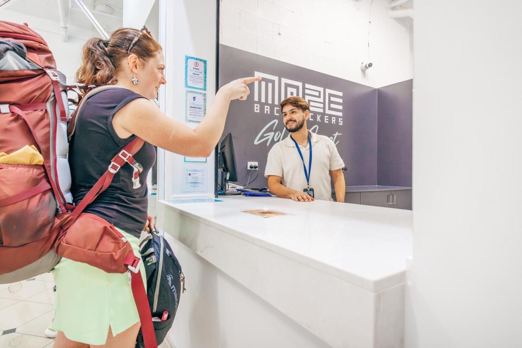 Maze Backpackers - Gold Coast Hostel Buitenkant foto