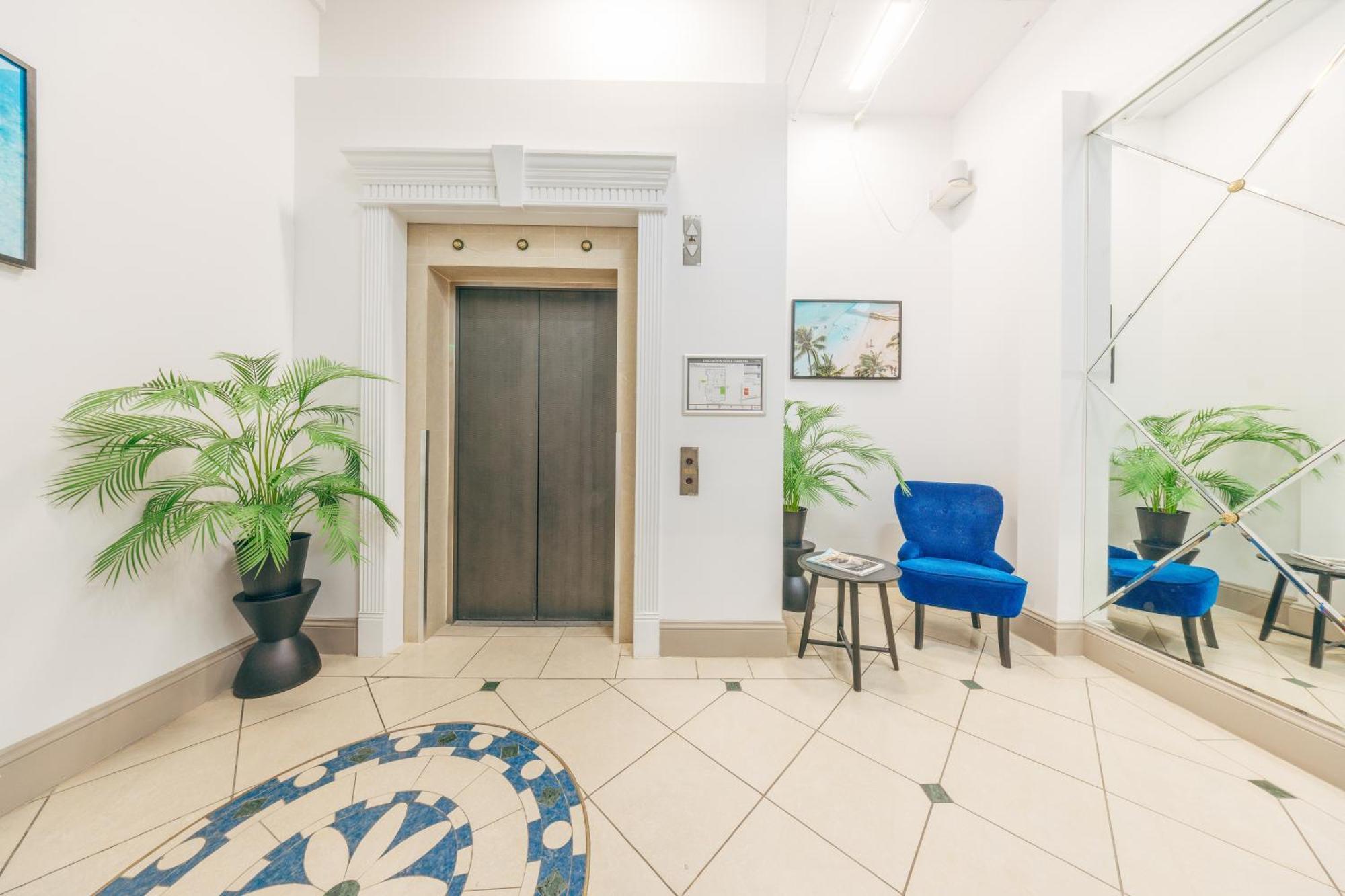 Maze Backpackers - Gold Coast Hostel Buitenkant foto