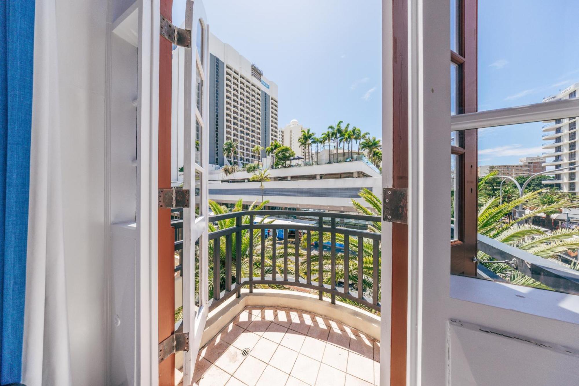 Maze Backpackers - Gold Coast Hostel Buitenkant foto